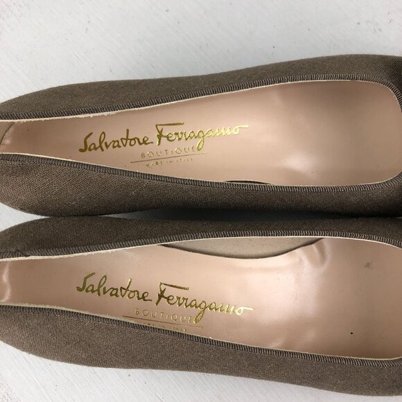 Salvatore Ferragamo Boutique NWOT Women's Size 8.5B Vara Brown Block Heel Pumps - Picture 15 of 16